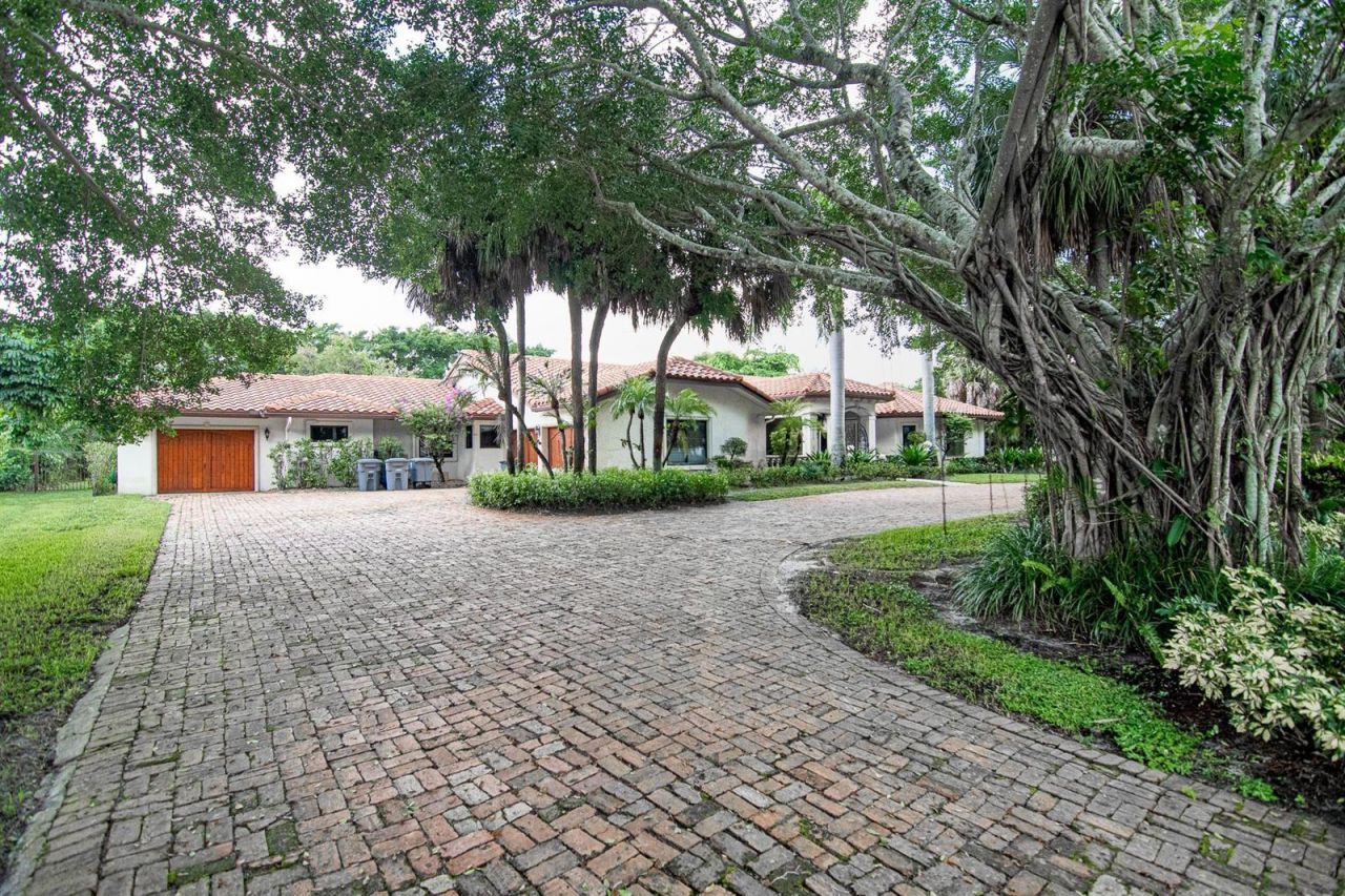 8208 Twin Lake Drive , Boca Raton, FL 33496 Photo
