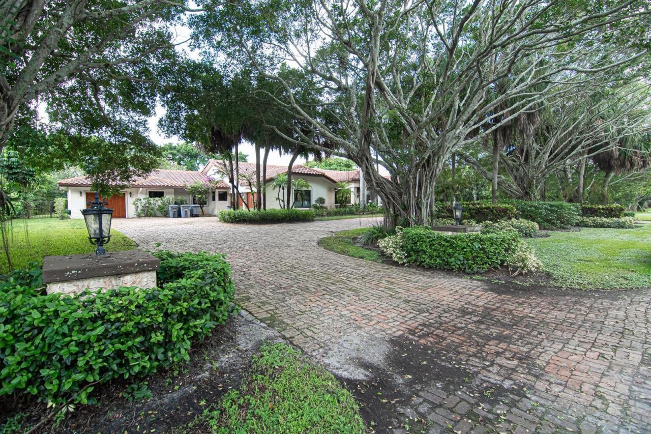 8208 Twin Lake Drive , Boca Raton, FL 33496 Photo