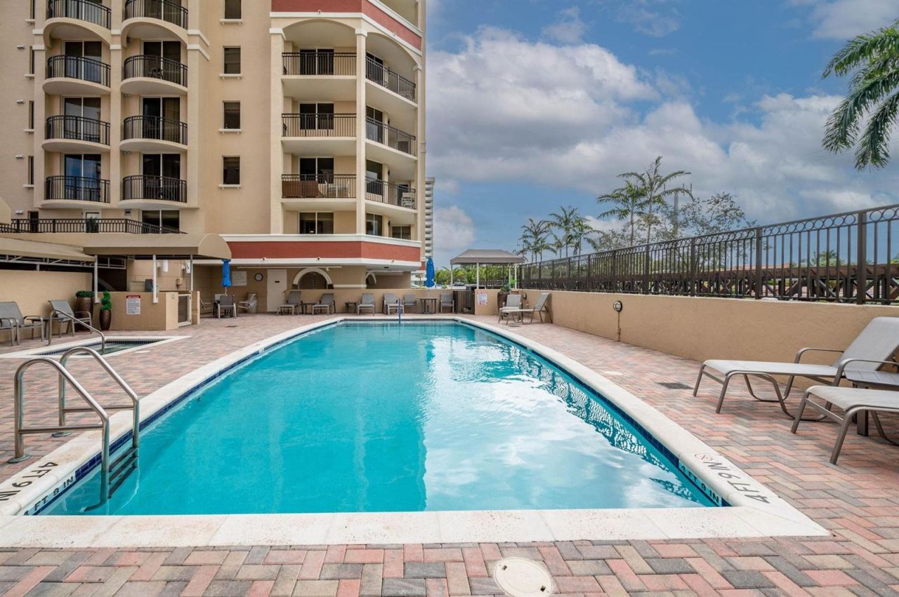 2011 N Ocean Boulevard , Unit 206, Fort Lauderdale, FL 33305 Photo