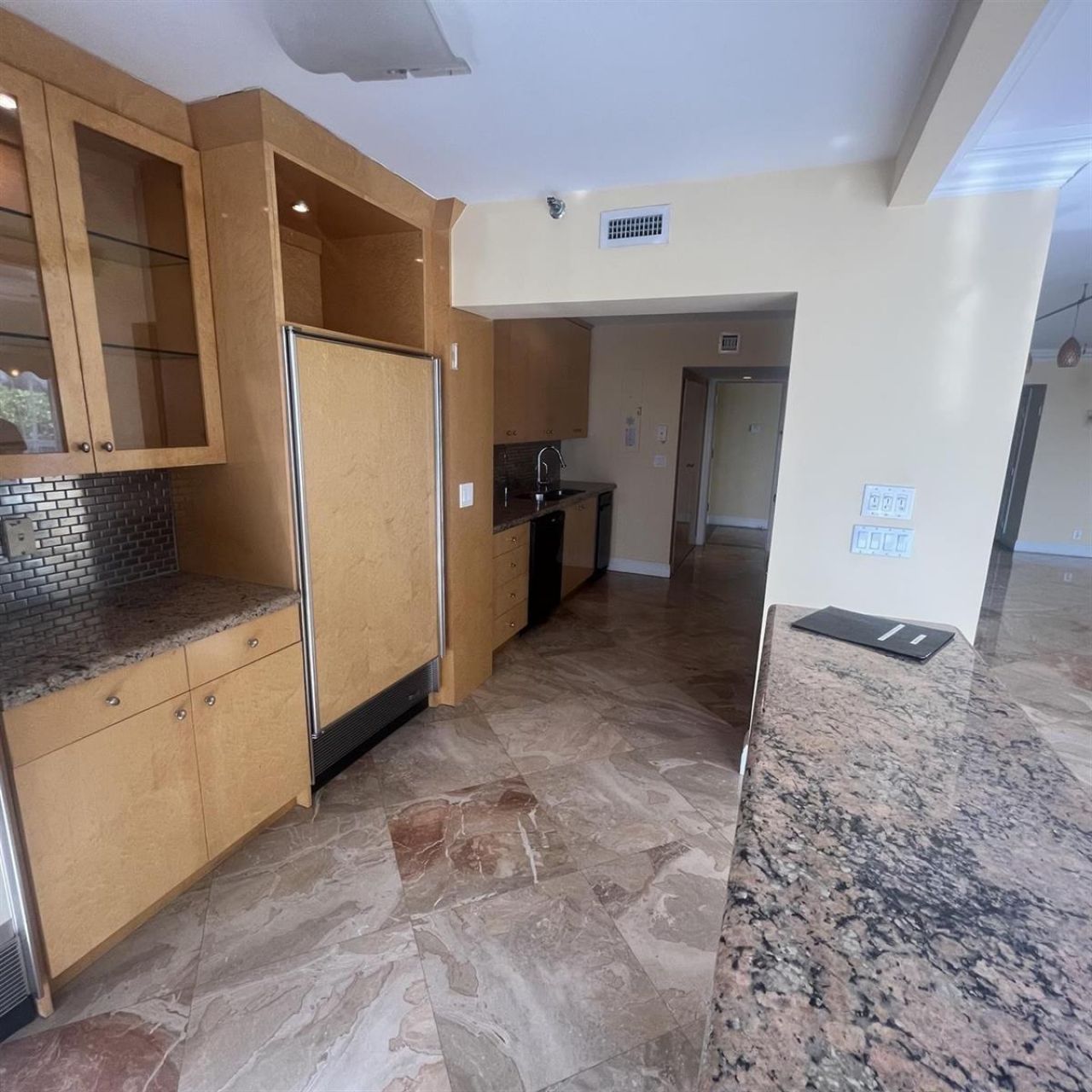 19667 Turnberry Way , Unit 4J, Miami, FL 33180 Photo