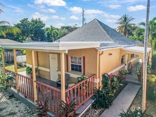 117 SW 1st Avenue , Hallandale Beach, FL 33009