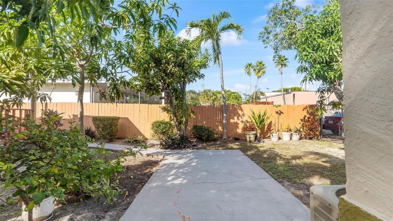 117 SW 1st Avenue , Hallandale Beach, FL 33009 Photo