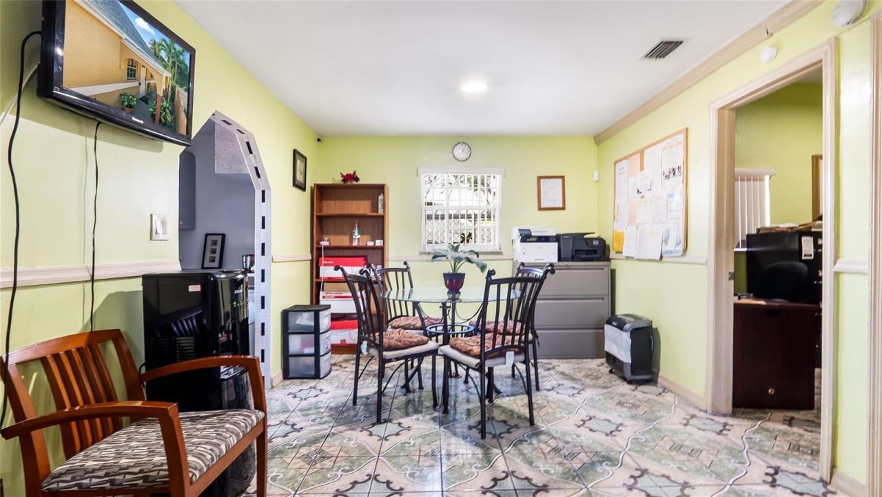 117 SW 1st Avenue , Hallandale Beach, FL 33009 Photo