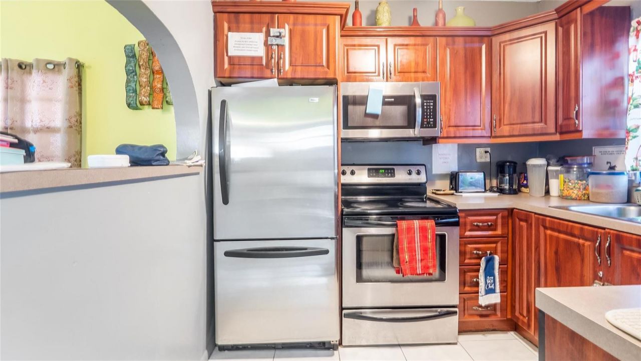 117 SW 1st Avenue , Hallandale Beach, FL 33009 Photo