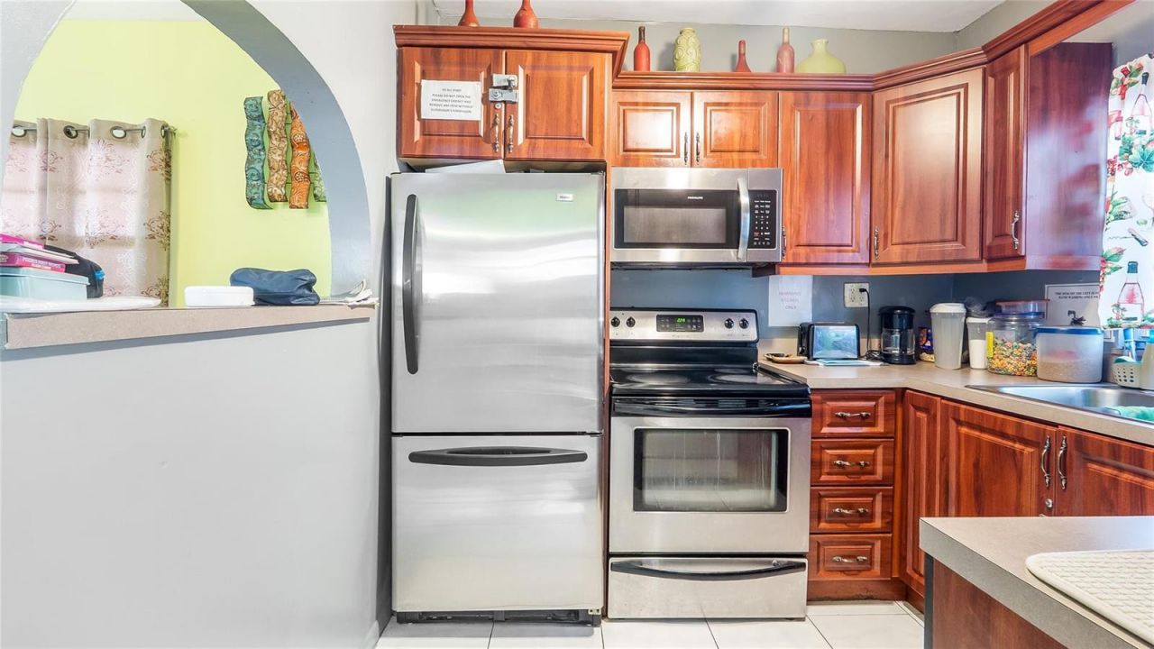 117 SW 1st Avenue , Hallandale Beach, FL 33009 Photo