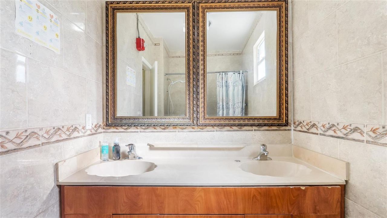 117 SW 1st Avenue , Hallandale Beach, FL 33009 Photo
