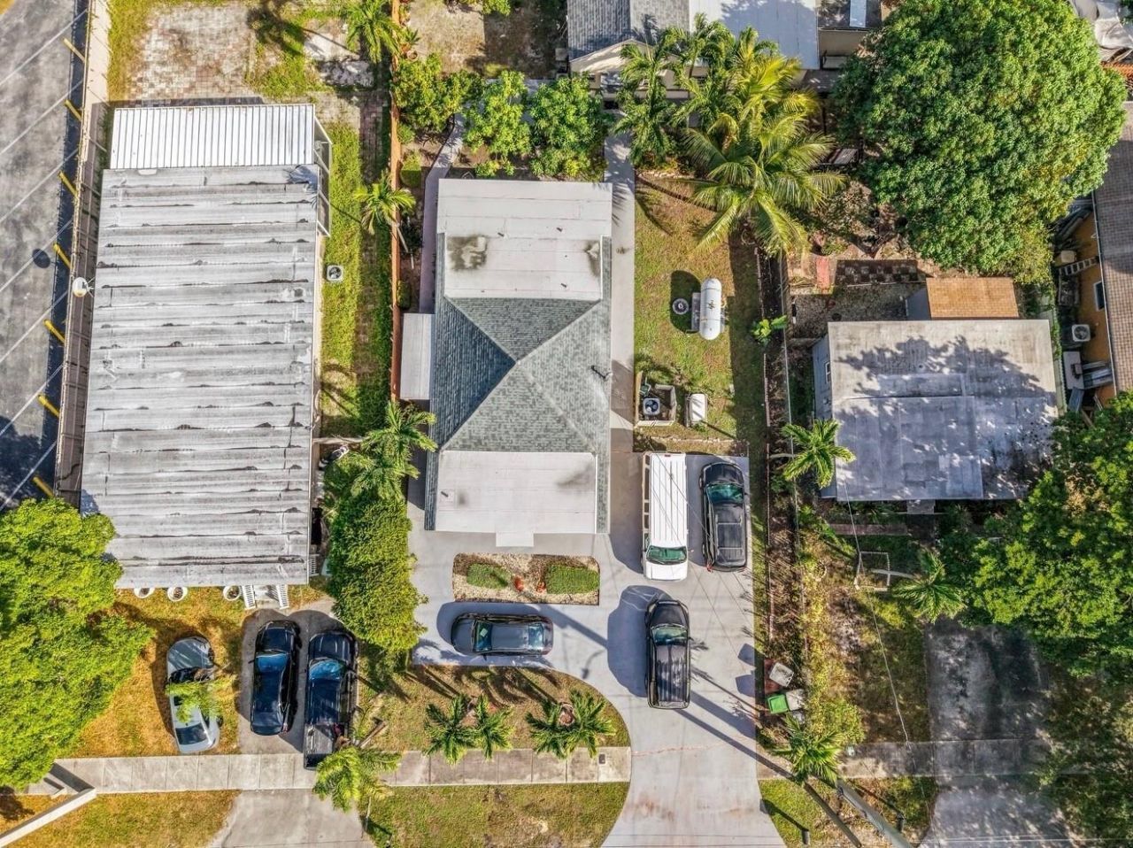 117 SW 1st Avenue , Hallandale Beach, FL 33009 Photo