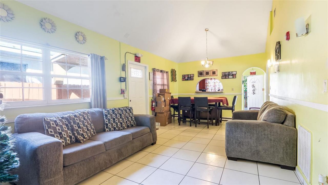 117 SW 1st Avenue , Hallandale Beach, FL 33009 Photo