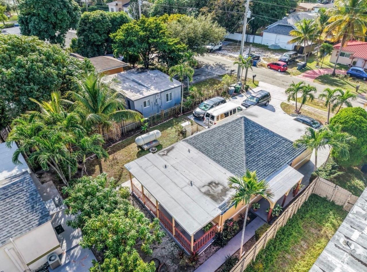117 SW 1st Avenue , Hallandale Beach, FL 33009 Photo