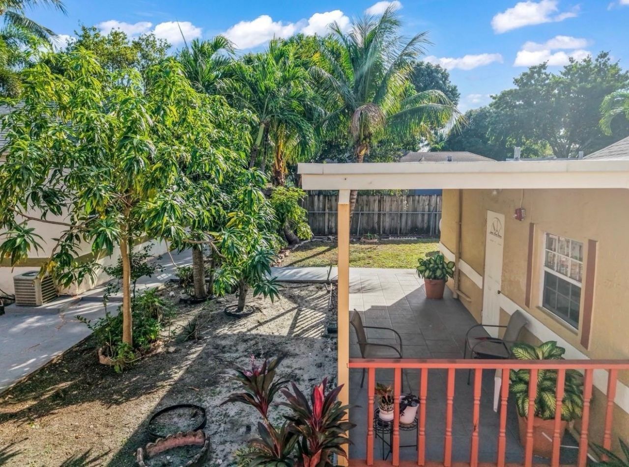 117 SW 1st Avenue , Hallandale Beach, FL 33009 Photo