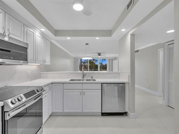 3800 Oaks Clubhouse Drive , Unit 201, Pompano Beach, FL 33069