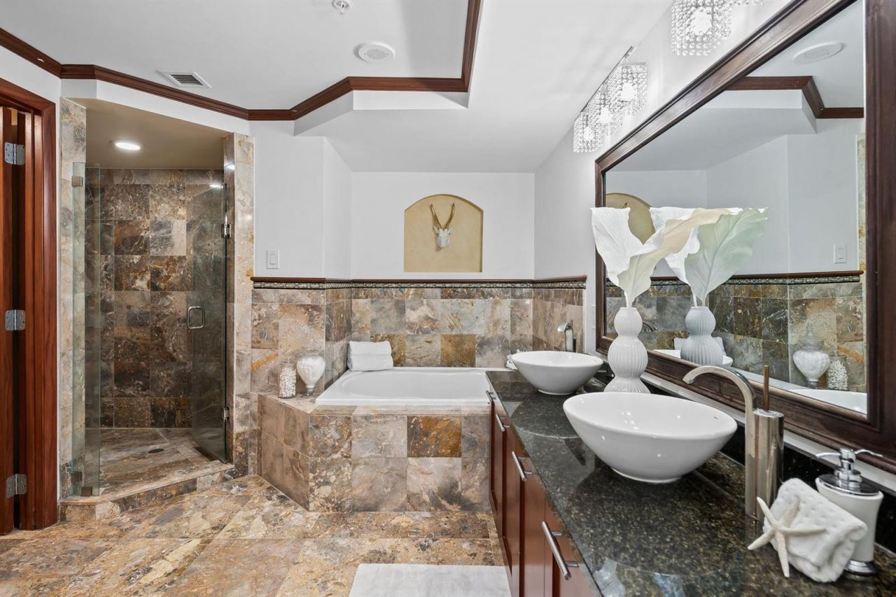 2401 N Ocean Boulevard , Unit 702, Fort Lauderdale, FL 33305 Photo