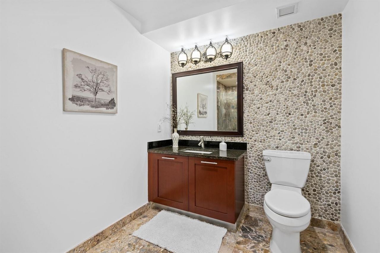 2401 N Ocean Boulevard , Unit 702, Fort Lauderdale, FL 33305 Photo