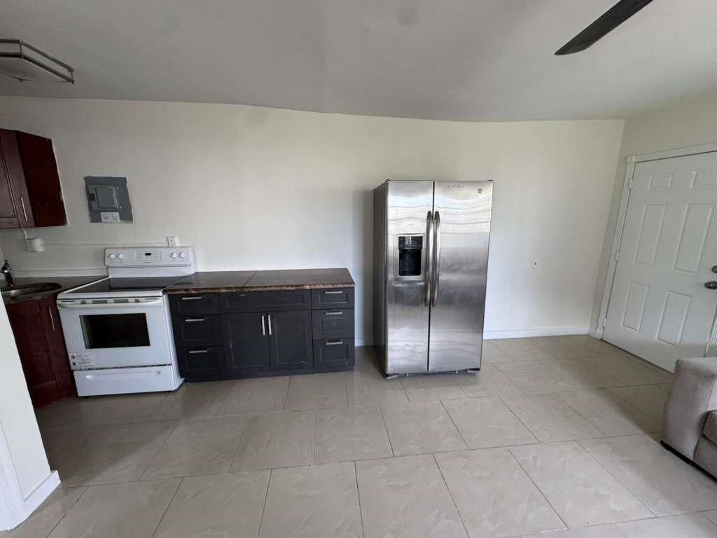 1042 Foster Road , Hallandale Beach, FL 33009 Photo