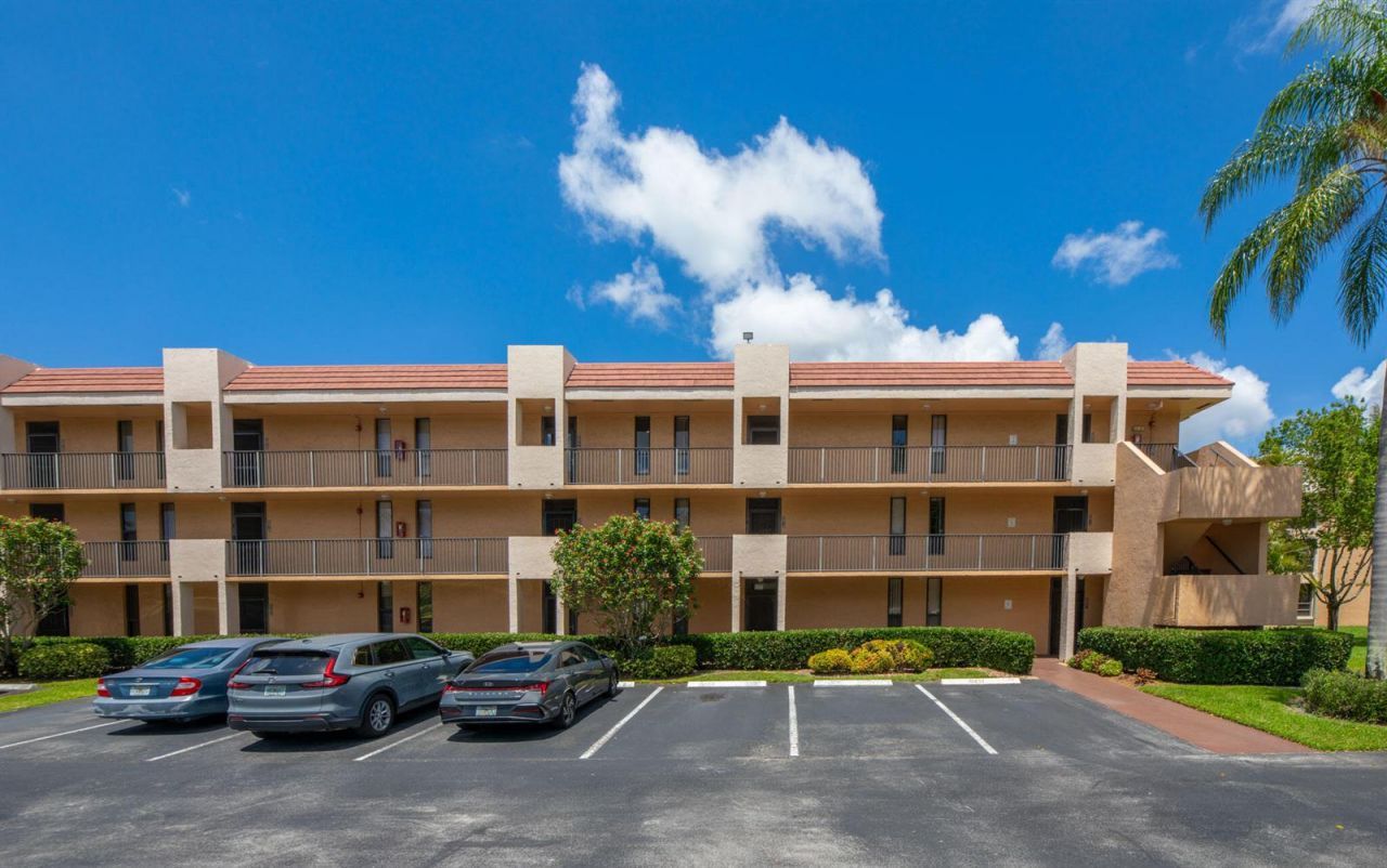 5926 Coral Lake Drive , Unit 302, Margate, FL 33063 Photo