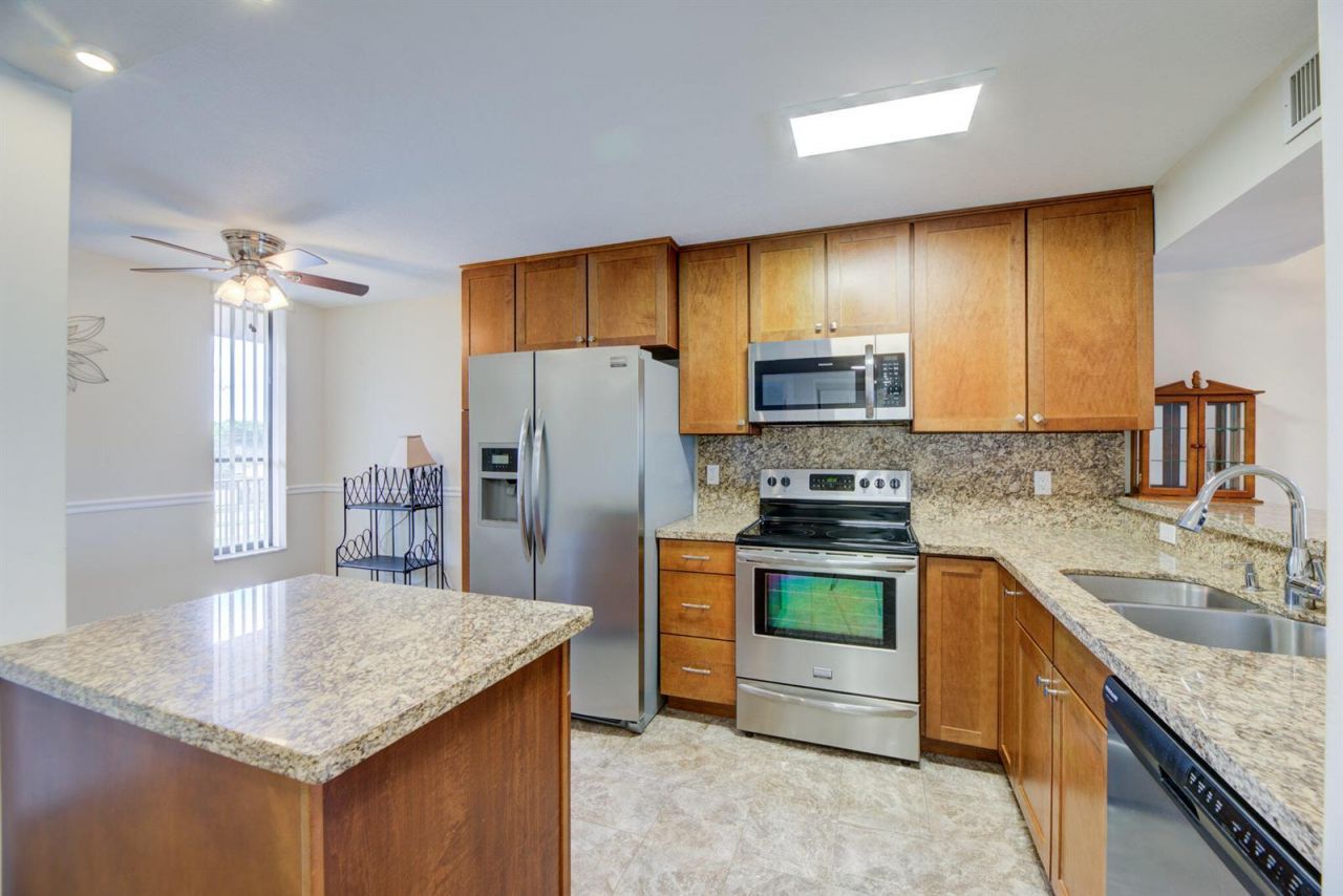 5926 Coral Lake Drive , Unit 302, Margate, FL 33063 Photo