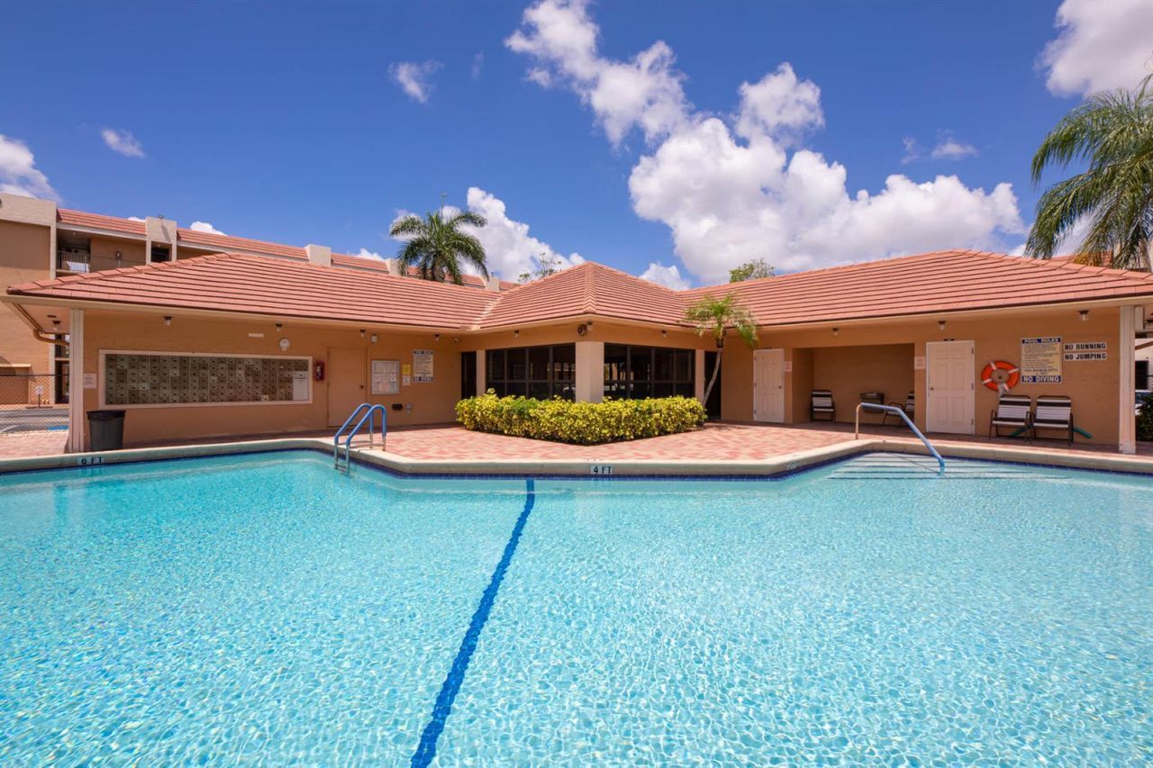 5926 Coral Lake Drive , Unit 302, Margate, FL 33063 Photo