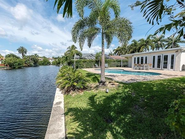 1162 Hayes Street , Hollywood, FL 33019