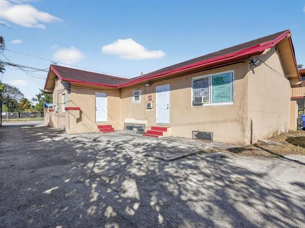 2168 NW 28 Street , Miami, FL 33142