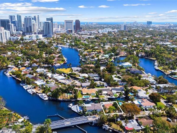 530 SW 11th Avenue , Fort Lauderdale, FL 33312