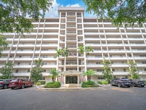 605 Oaks Drive , Unit 907, Pompano Beach, FL 33069