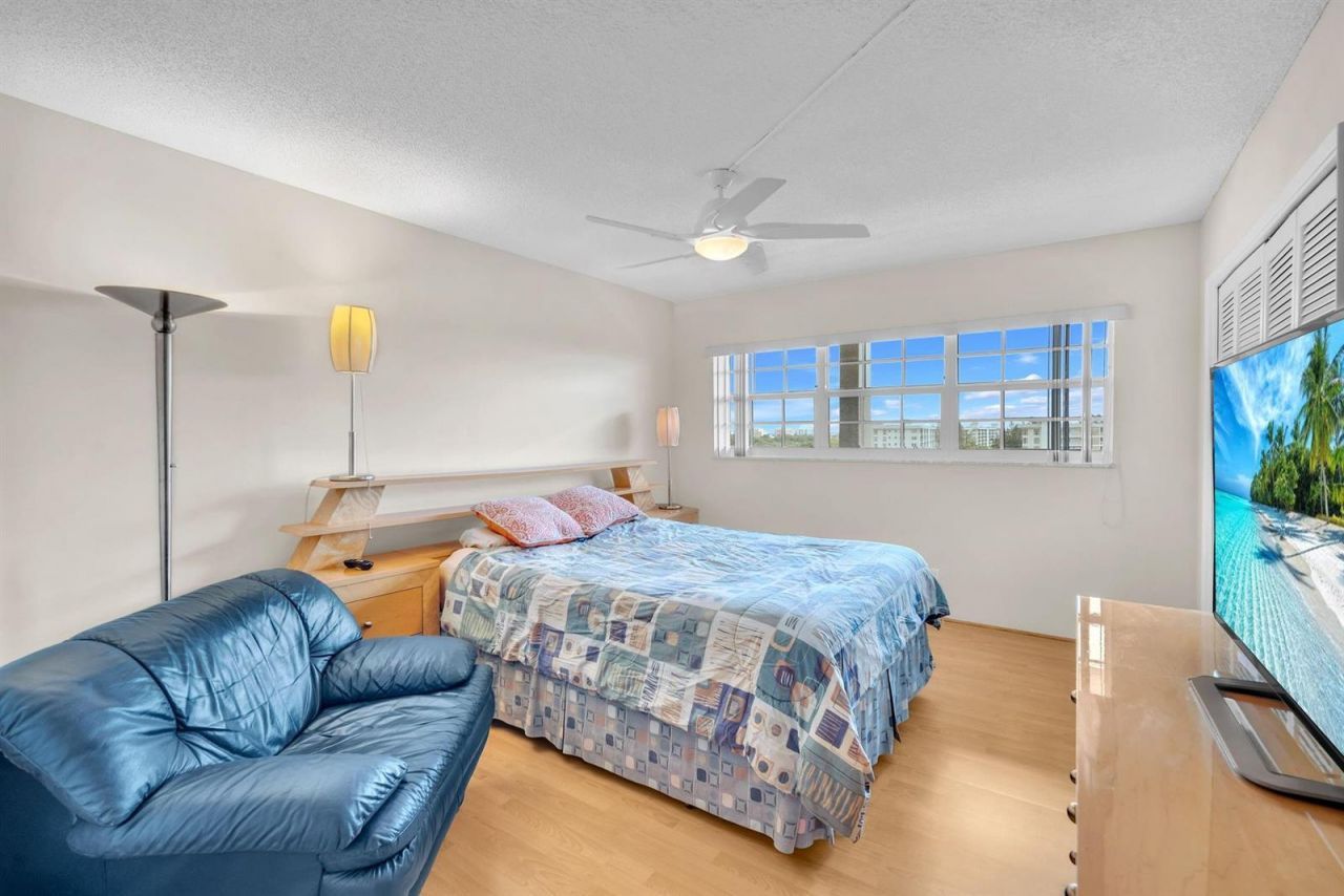 605 Oaks Drive , Unit 907, Pompano Beach, FL 33069 Photo