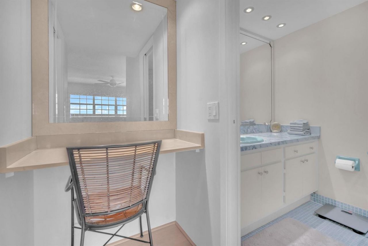605 Oaks Drive , Unit 907, Pompano Beach, FL 33069 Photo