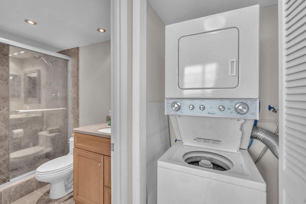 605 Oaks Drive , Unit 907, Pompano Beach, FL 33069 Photo