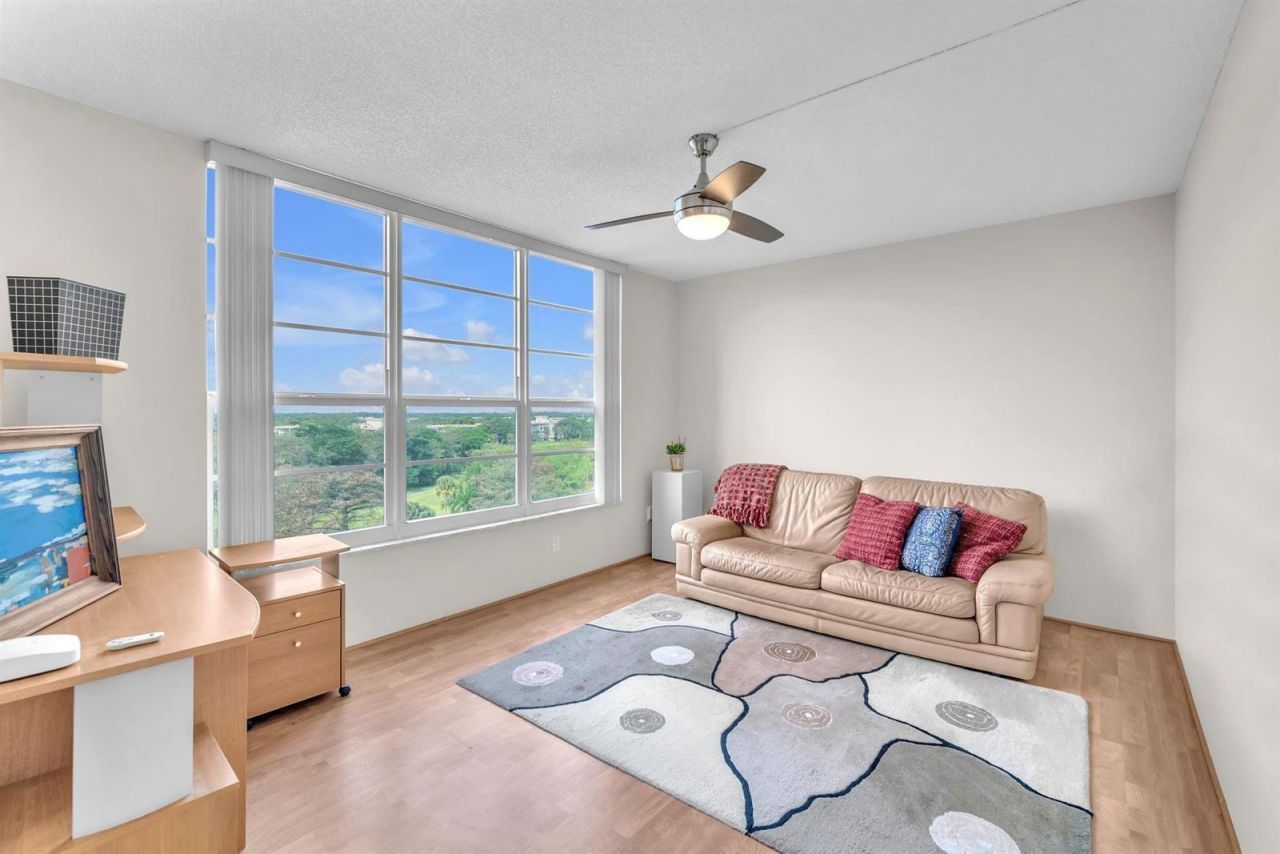 605 Oaks Drive , Unit 907, Pompano Beach, FL 33069 Photo