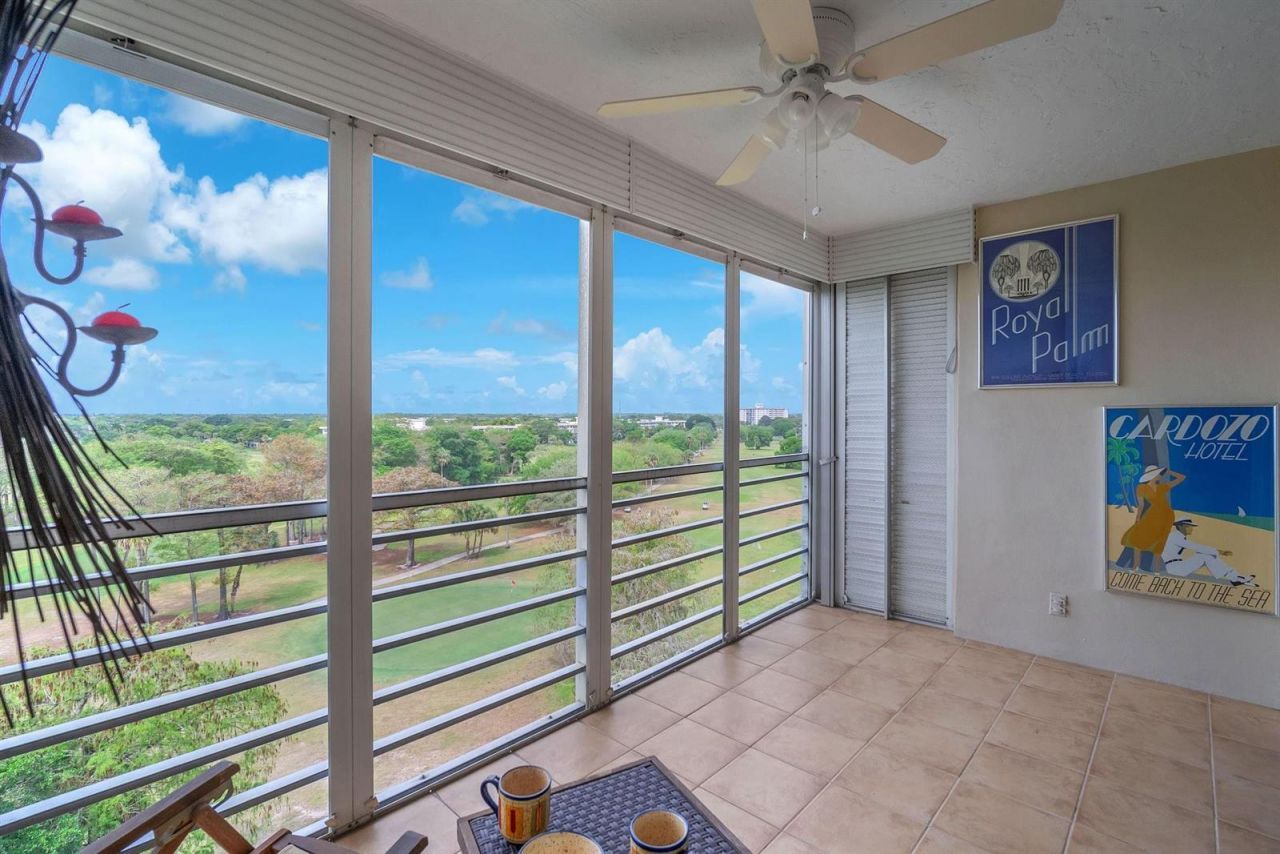 605 Oaks Drive , Unit 907, Pompano Beach, FL 33069 Photo