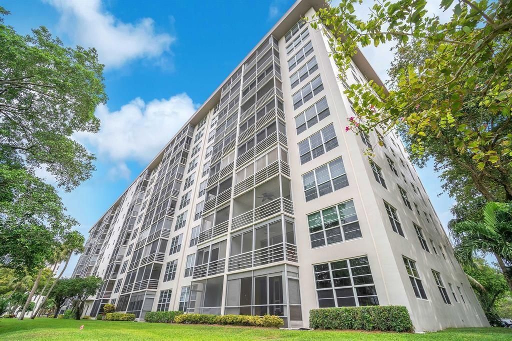 605 Oaks Drive , Unit 907, Pompano Beach, FL 33069 Photo