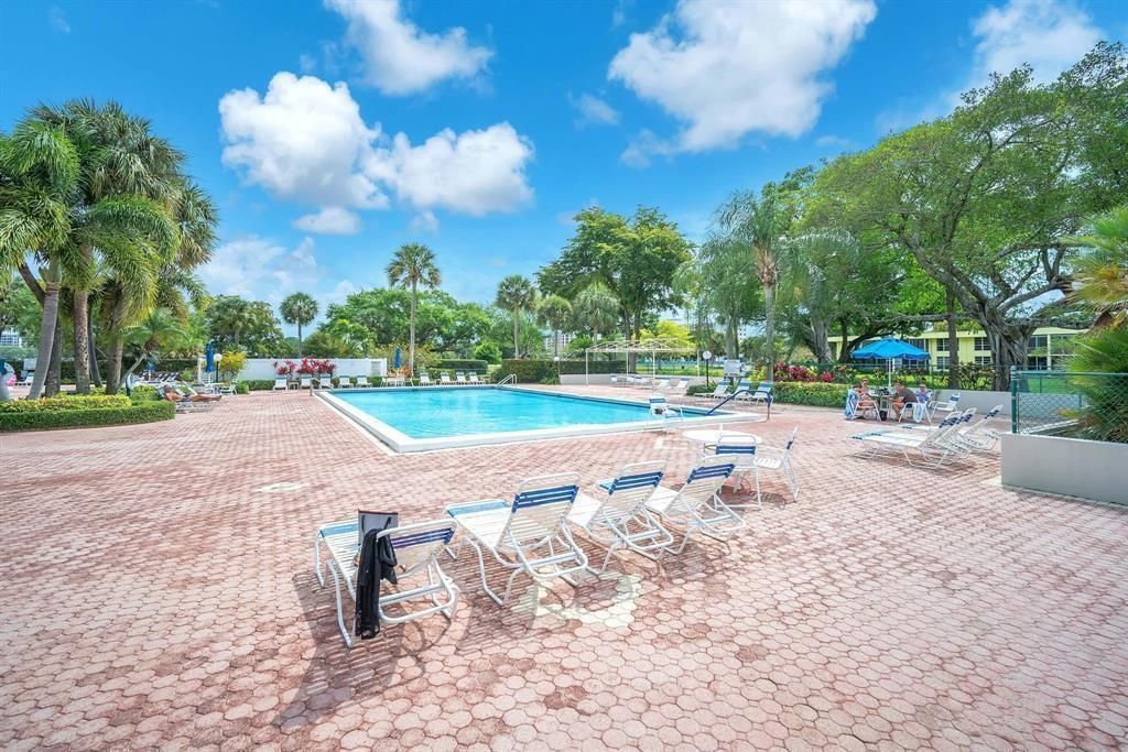 605 Oaks Drive , Unit 907, Pompano Beach, FL 33069 Photo