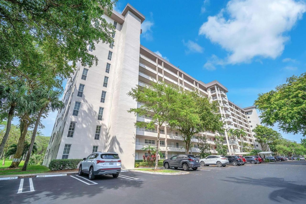 605 Oaks Drive , Unit 907, Pompano Beach, FL 33069 Photo