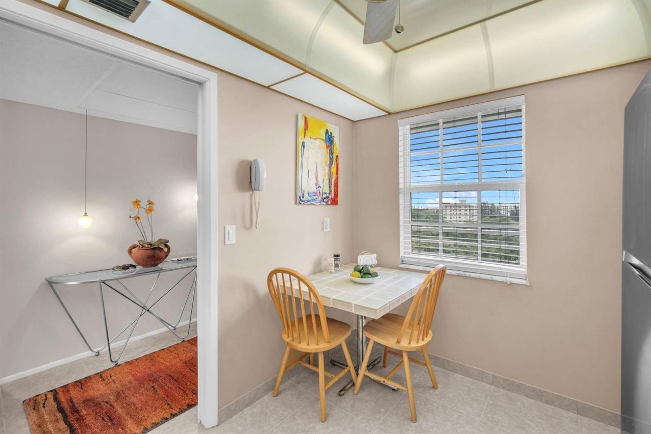 605 Oaks Drive , Unit 907, Pompano Beach, FL 33069 Photo