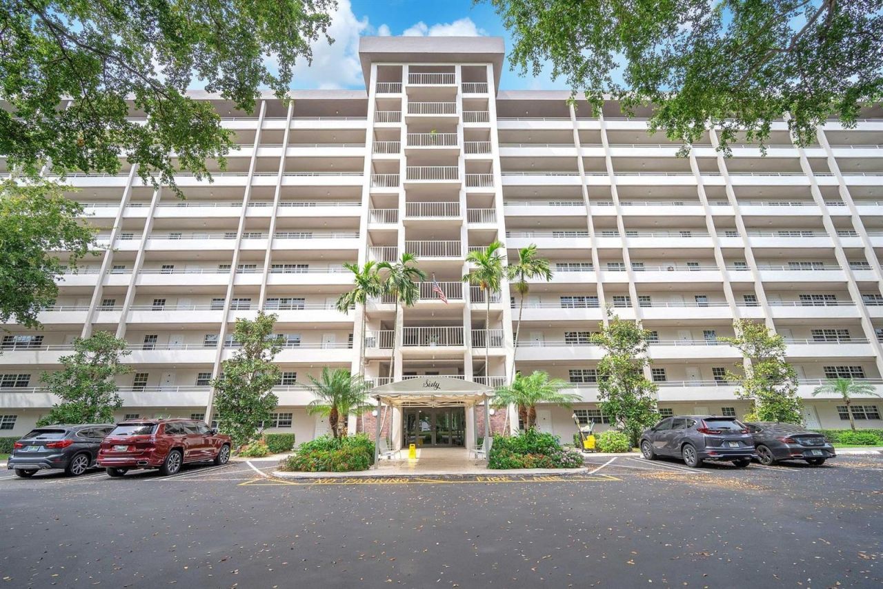 605 Oaks Drive , Unit 907, Pompano Beach, FL 33069 Photo