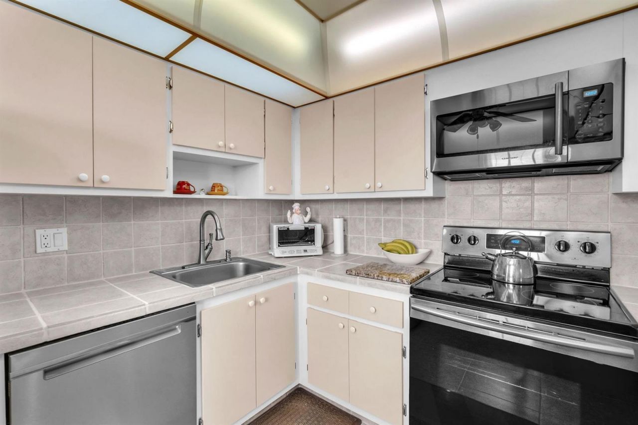 605 Oaks Drive , Unit 907, Pompano Beach, FL 33069 Photo