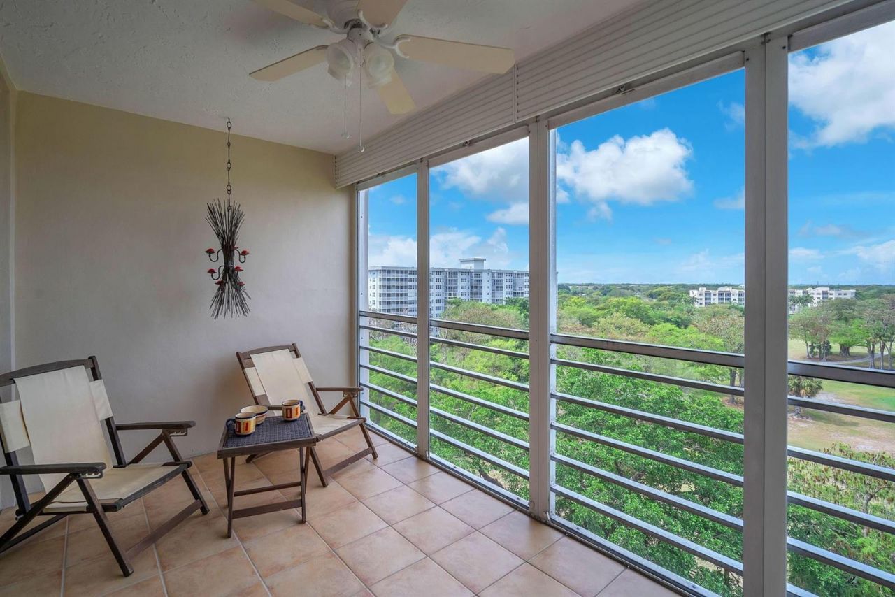 605 Oaks Drive , Unit 907, Pompano Beach, FL 33069 Photo