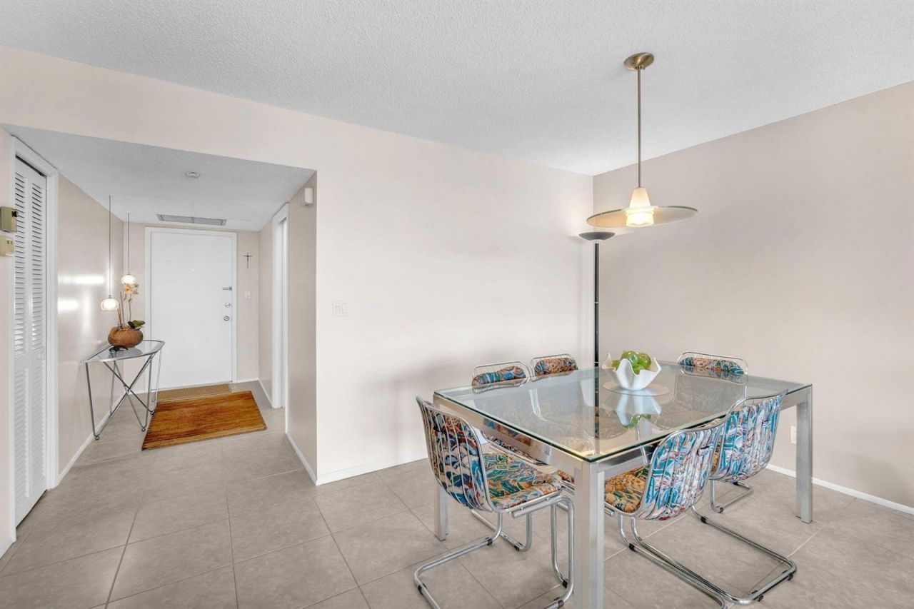605 Oaks Drive , Unit 907, Pompano Beach, FL 33069 Photo