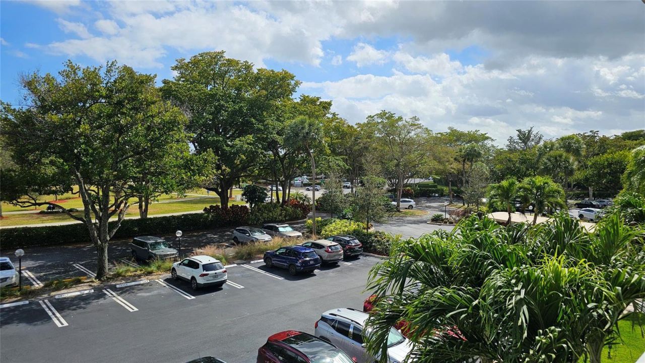 625 Oaks Drive , Unit 302, Pompano Beach, FL 33069 Photo