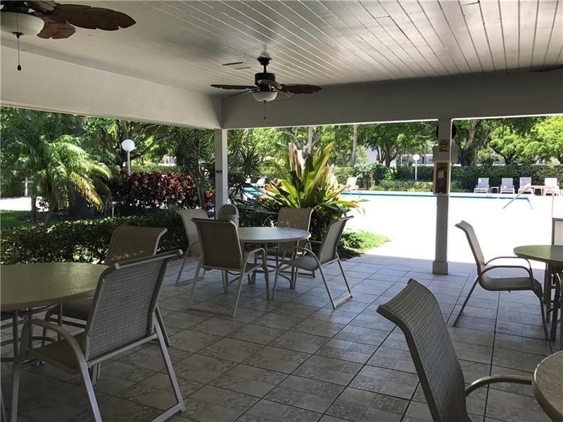 625 Oaks Drive , Unit 302, Pompano Beach, FL 33069 Photo