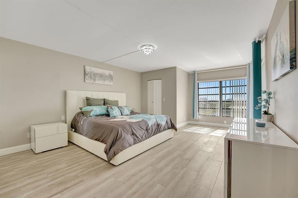 2200 S Cypress Bend Drive , Unit 905, Pompano Beach, FL 33069 Photo