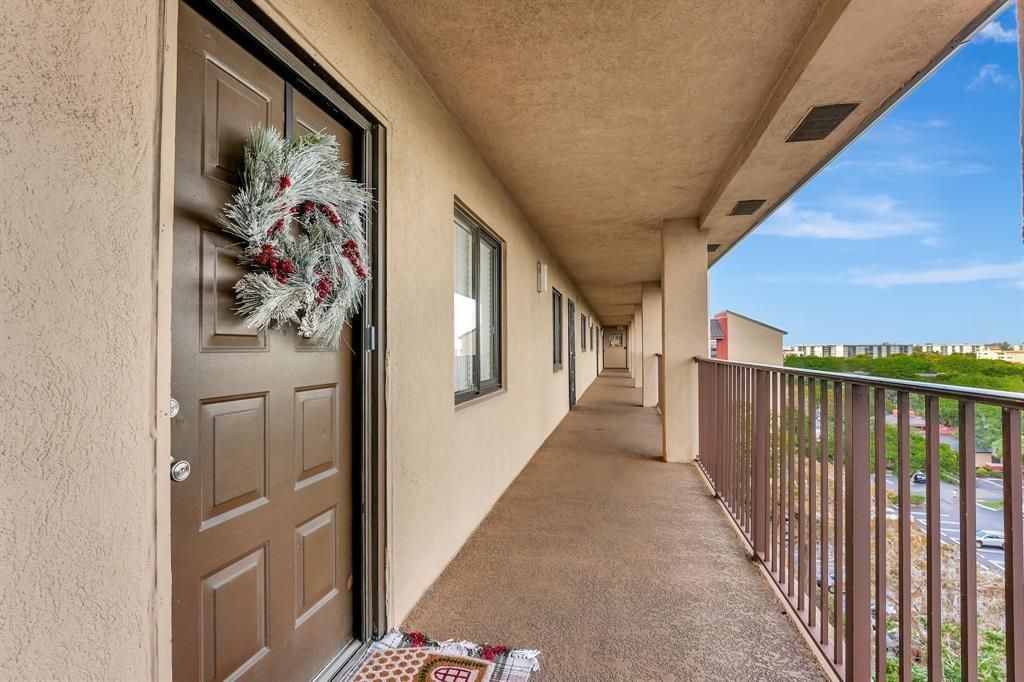 2200 S Cypress Bend Drive , Unit 905, Pompano Beach, FL 33069 Photo