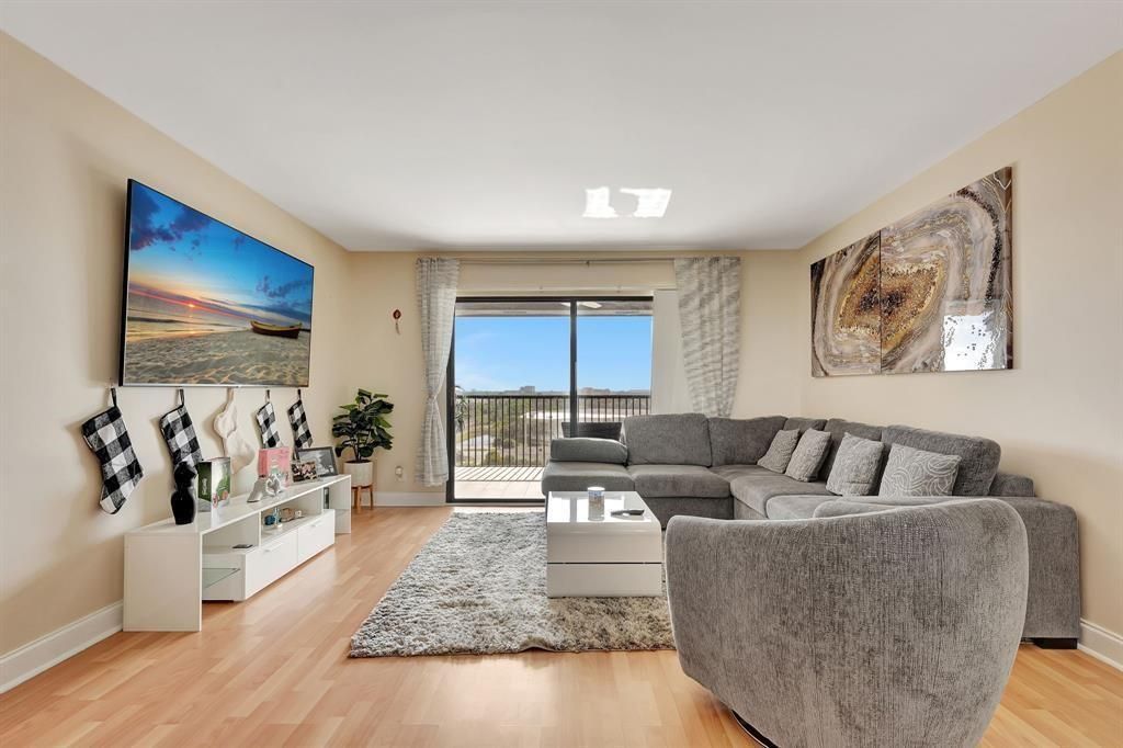 2200 S Cypress Bend Drive , Unit 905, Pompano Beach, FL 33069 Photo