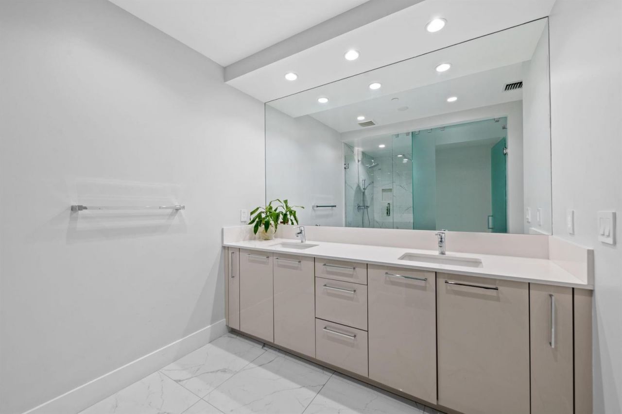 100 E Las Olas Boulevard , Unit 2404, Fort Lauderdale, FL 33301 Photo