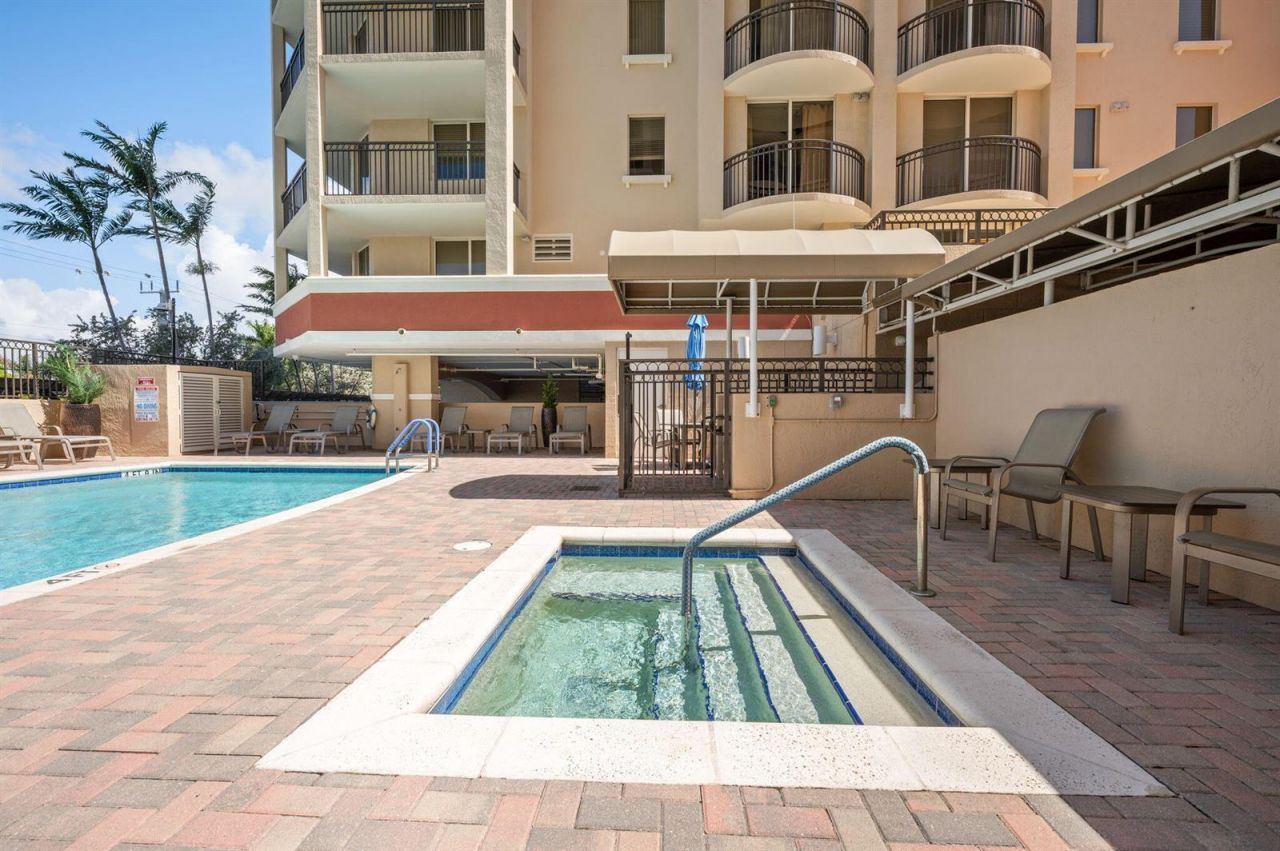 2001 N Ocean Boulevard , Unit 605, Fort Lauderdale, FL 33305 Photo