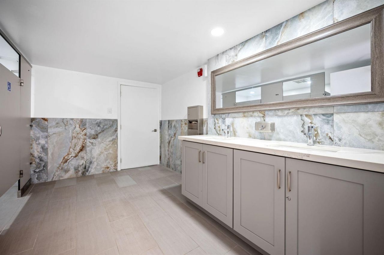 2001 N Ocean Boulevard , Unit 605, Fort Lauderdale, FL 33305 Photo