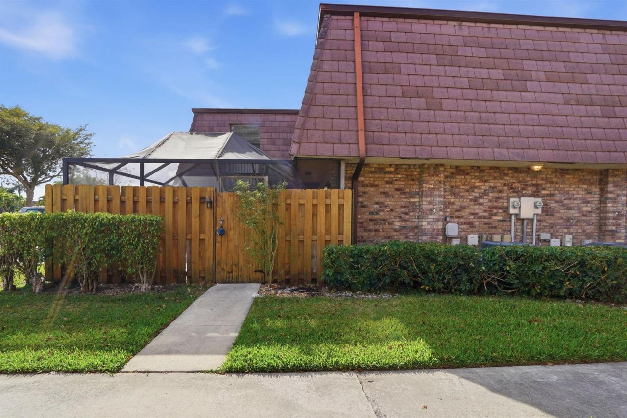 7600 Courtyard Run , Boca Raton, FL 33433 Photo