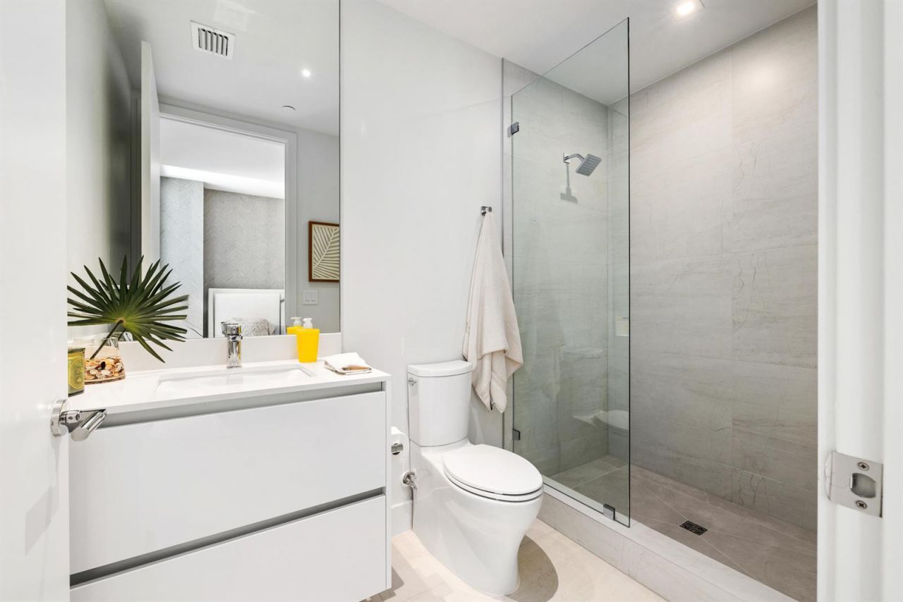 305 Briny Avenue , Unit 303, Pompano Beach, FL 33062 Photo