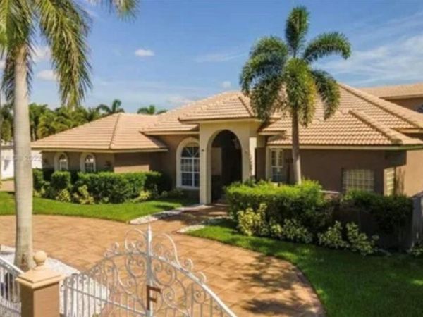 423 NE 3rd Street , Pompano Beach, FL 33060