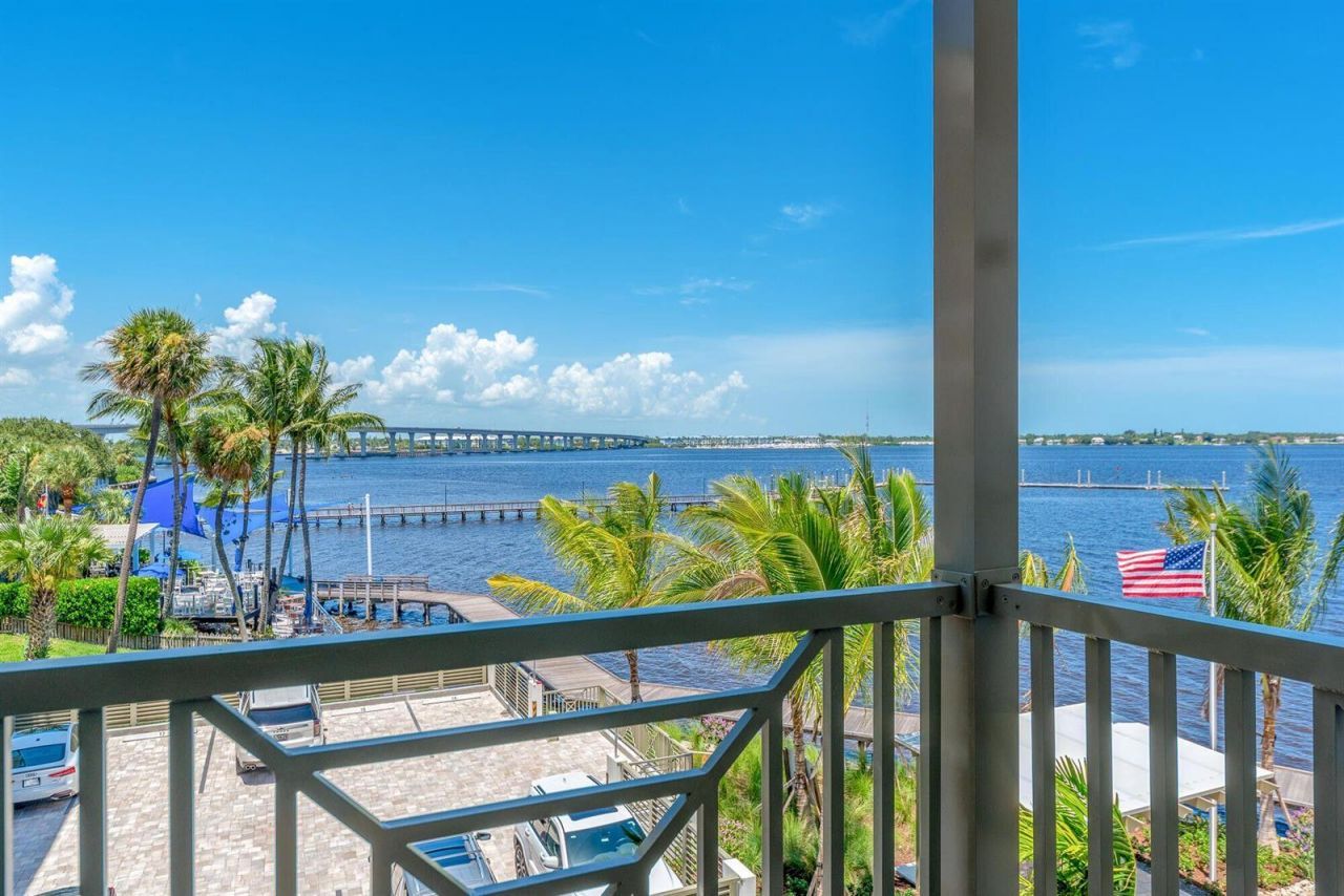 41 SW Seminole Street , Unit 305, Stuart, FL 34994 Photo